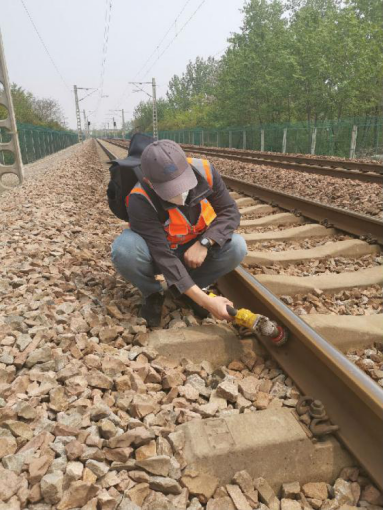 疫情期間，軌道集團加快鋼軌電子標簽實施.png